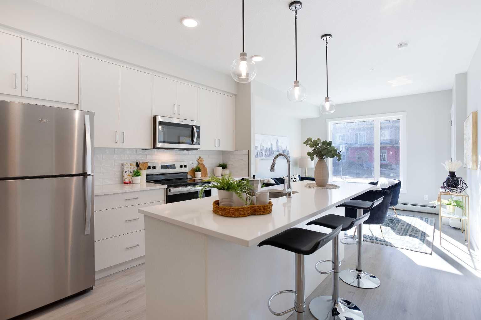 Property Photo:  660 Shawnee Square 111  AB T2Y 0X6 