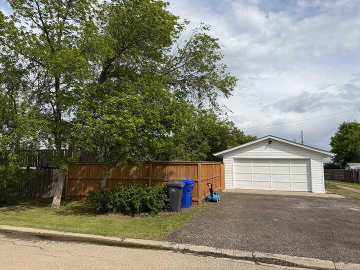 Property Photo: 5126 Norfolk Avenue AB T0C 1C0