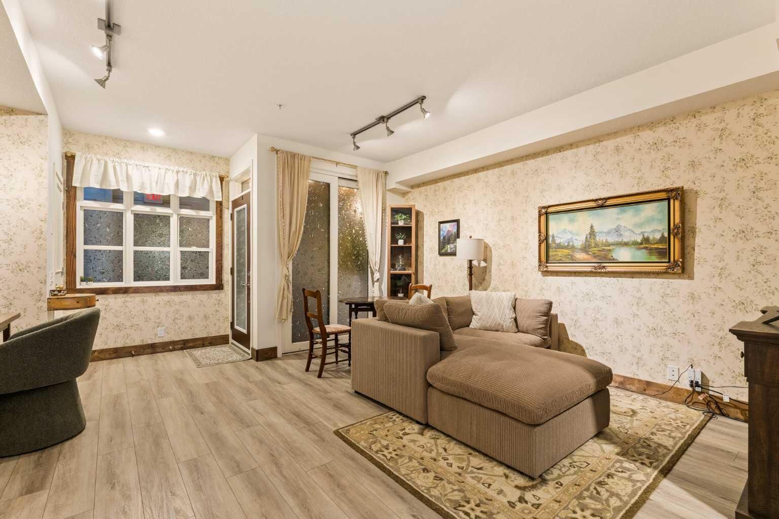 Property Photo: 1719 9A Street SW 243 AB T2T 6S3