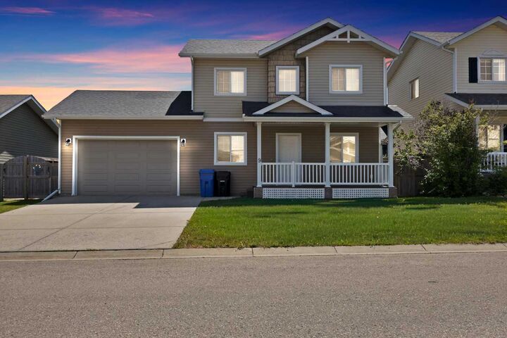 Property Photo: 9 Mackenzie Way AB T0M 0N0