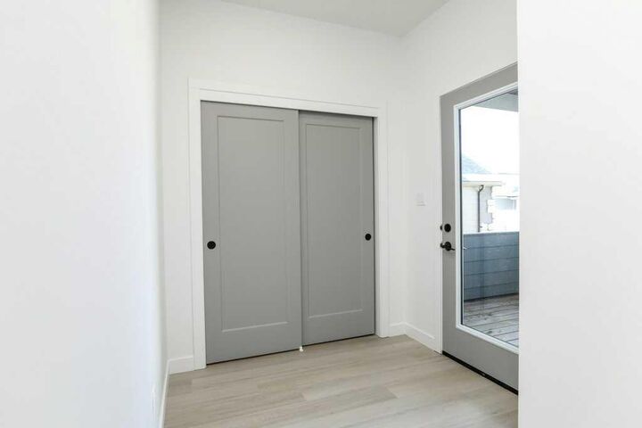 Property Photo:  664 Devonia Road W  AB T1J 5W3 