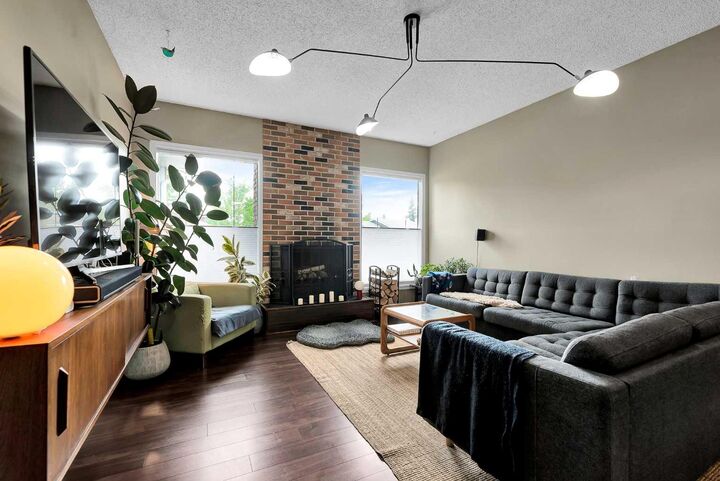 Property Photo:  131 Deer Run Close SE  AB T2J 5P7 