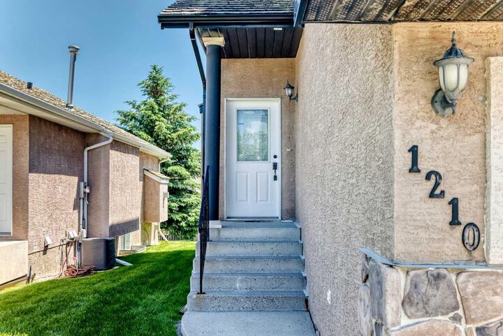 Property Photo:  1210 Harvest Hills Drive NE  AB T3K 5B3 