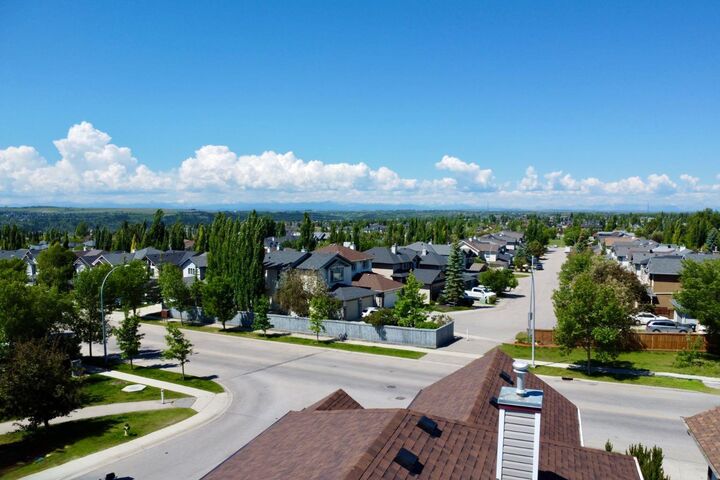 Property Photo: 86 Tuscany Ravine Road NW AB T3L 2R9