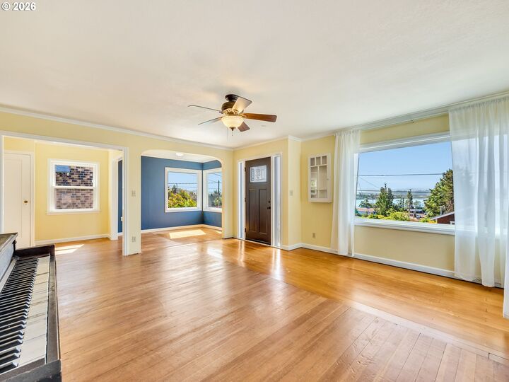 Property Photo:  1227 Alameda Ave  OR 97103 