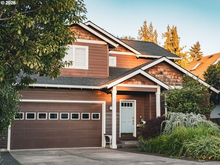 Property Photo:  1745 Heritage Loop  OR 97031 