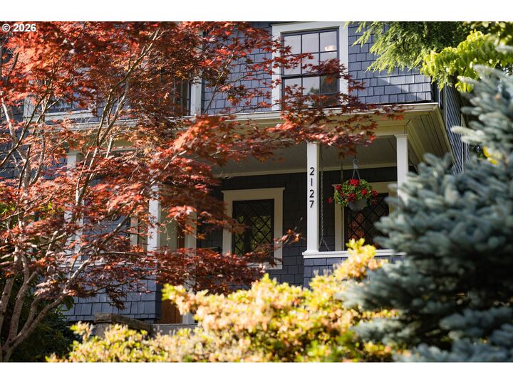 Property Photo:  2127 SW Elm St  OR 97201 