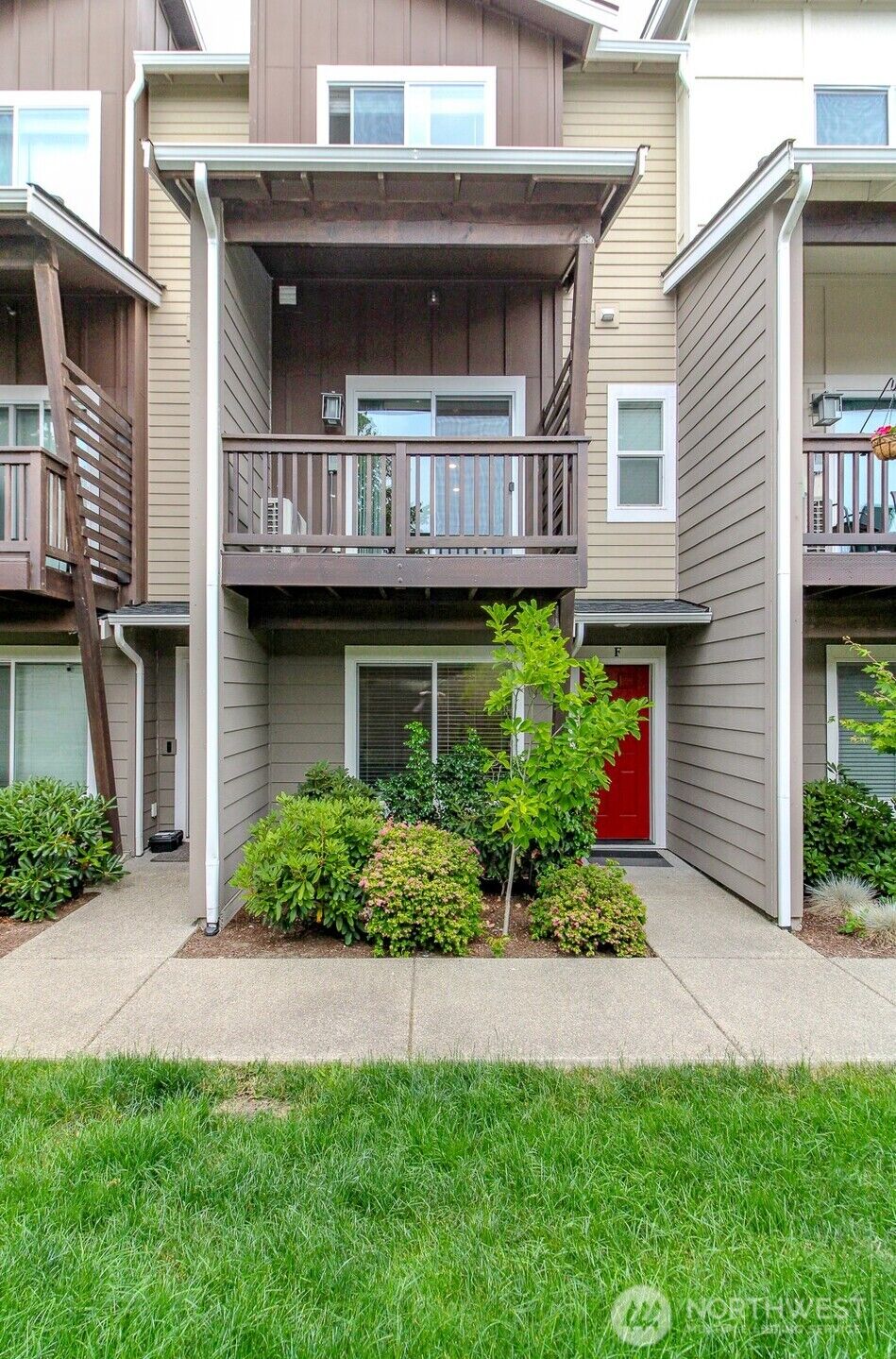 Property Photo: 17417 118th Ave Ct E F WA 98374
