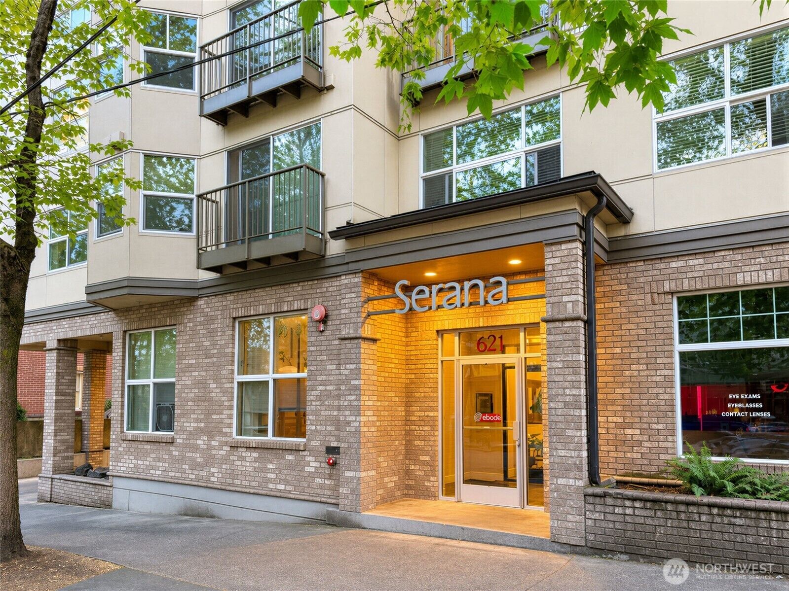 Property Photo:  621  5th Avenue N 402  WA 98109 