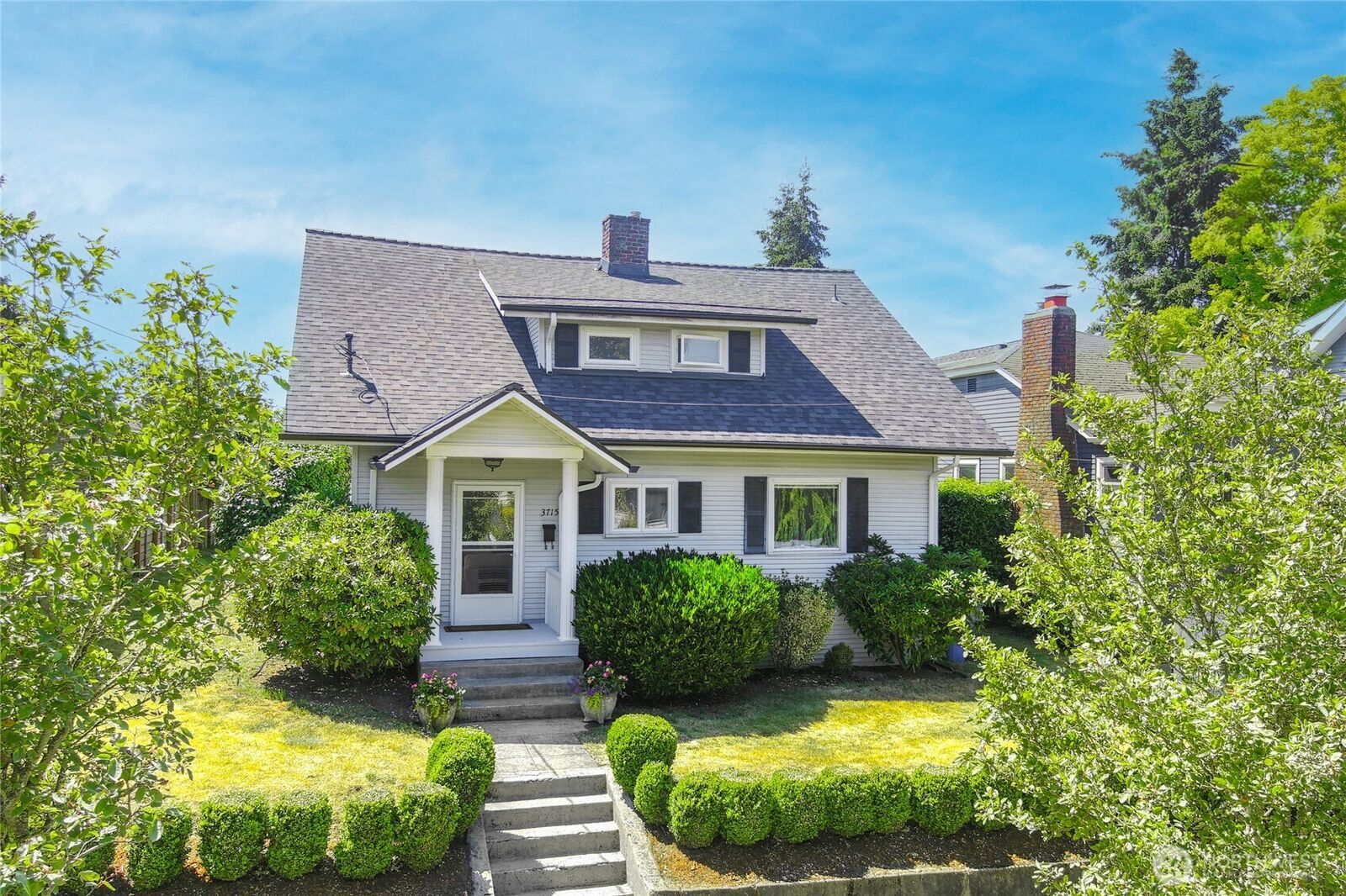 Property Photo:  3715  Walnut Avenue SW  WA 98116 