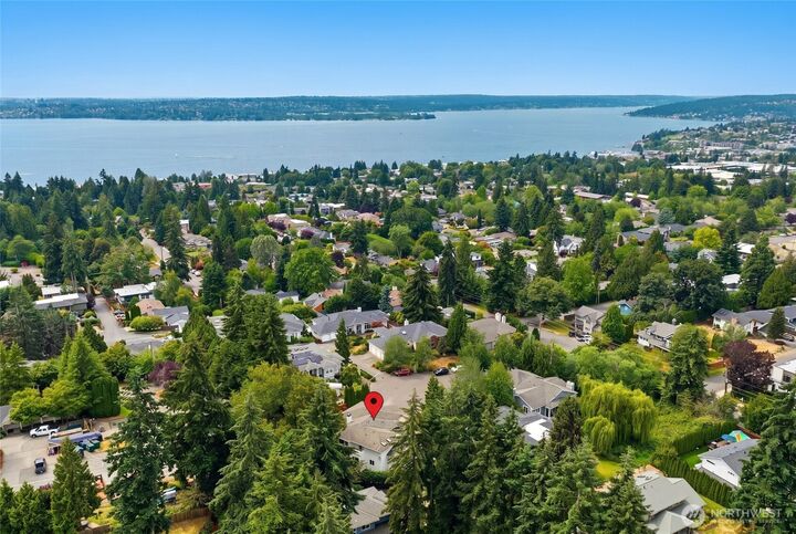 Property Photo:  5906  111th Place NE  WA 98033 