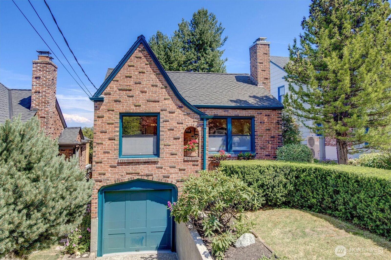Property Photo:  2714  Queen Anne Avenue N  WA 98109 