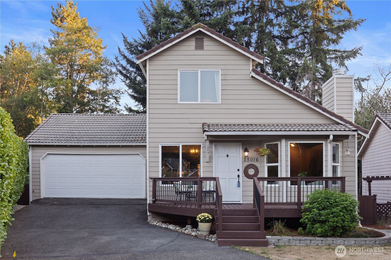 Property Photo: 25016 222nd Court SE WA 98038