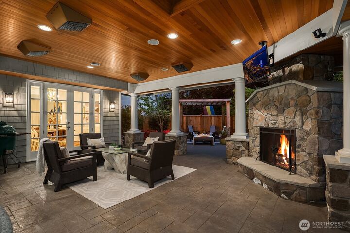 Property Photo:  27212 SE 12th Place  WA 98075 