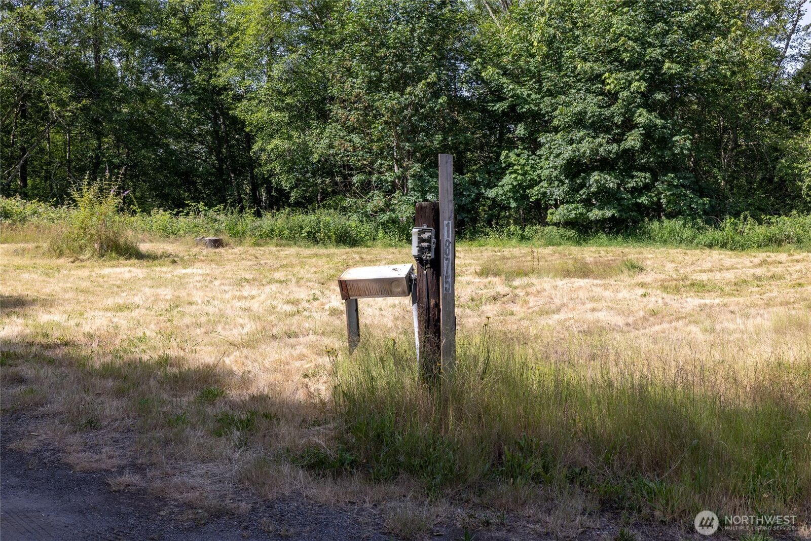 Property Photo:  