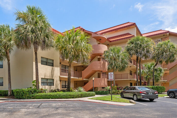 Property Photo:  7401 NW 16th Street 102  FL 33313 