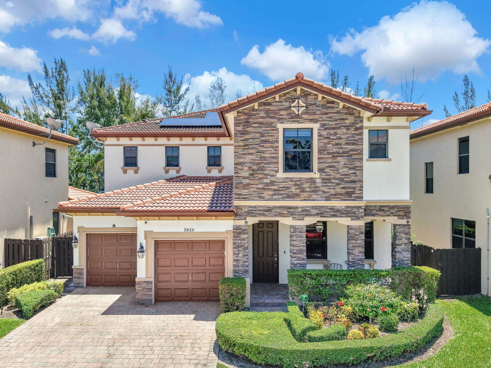 Property Photo:  9860 NW 86th Terrace  FL 33178 