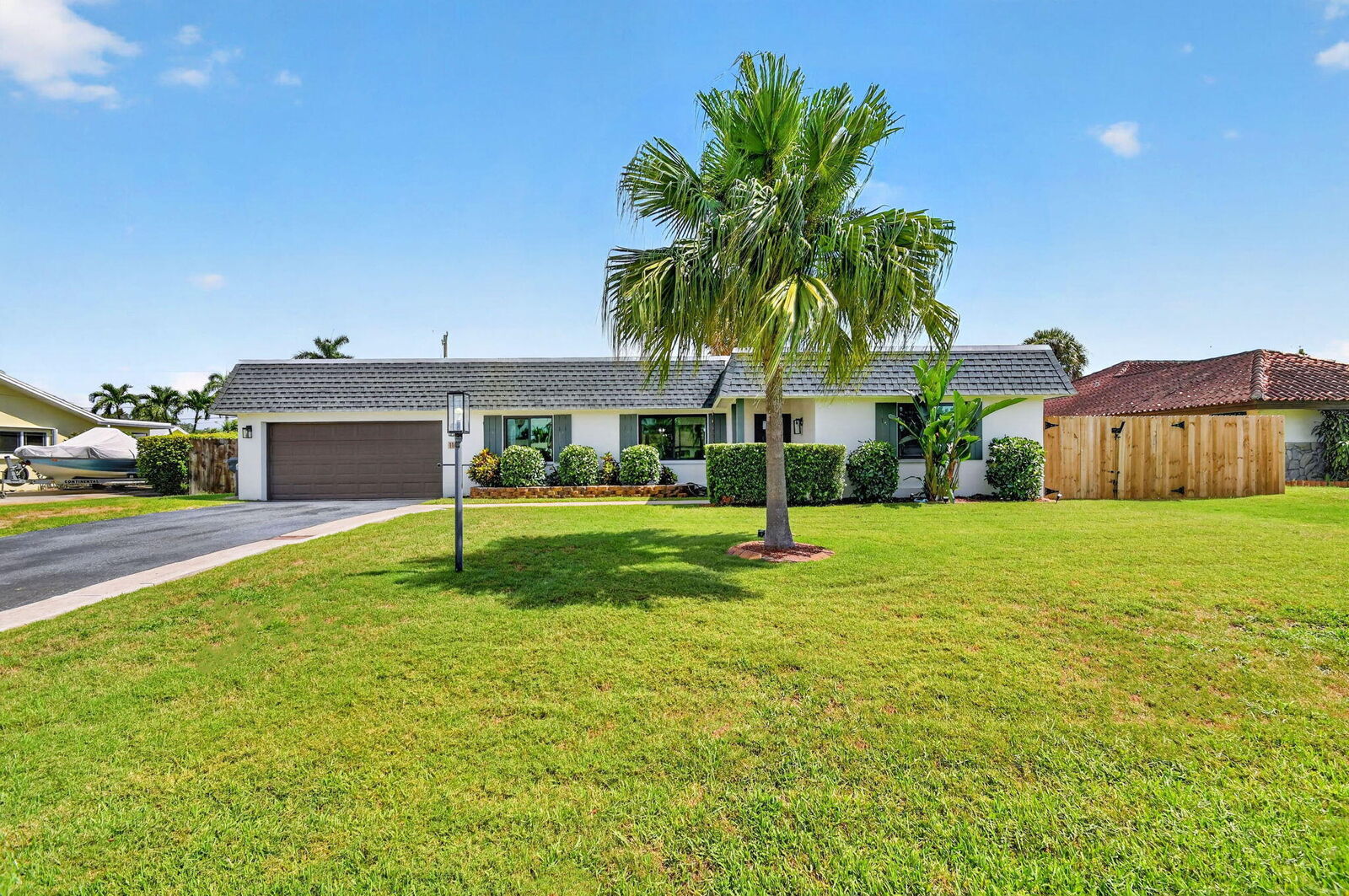 Property Photo:  110 W Coconut Drive  FL 33467 