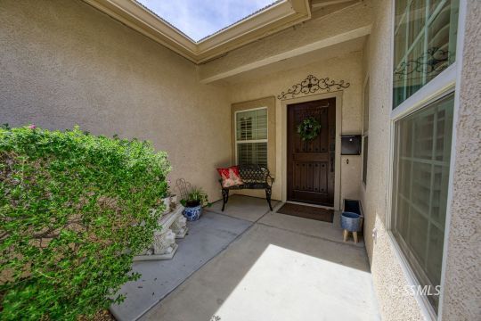 Property Photo: 637 Pinon Ct CA 93555