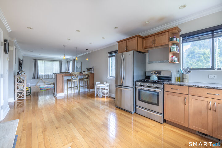 Property Photo:  10 Lance Circle 10  CT 06606 