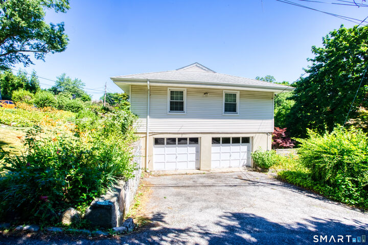 Property Photo:  1 Pilgrim Drive  CT 06831 