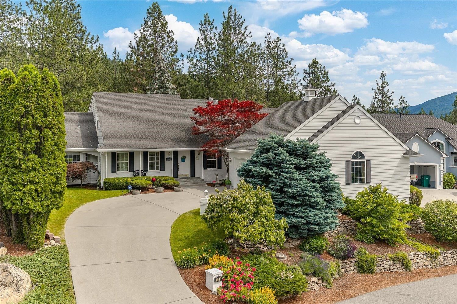 Property Photo:  518 N Dunbarton Oaks Ln  WA 99019 