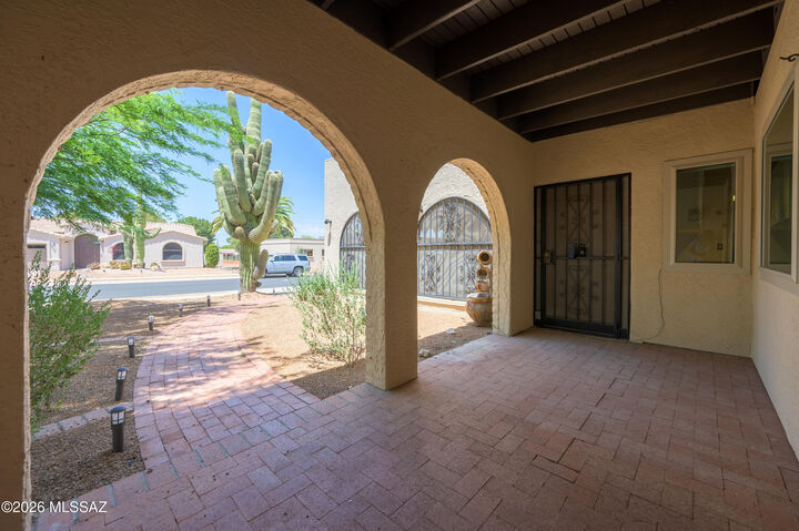 Property Photo:  342 E Placita Idilio  AZ 85614 
