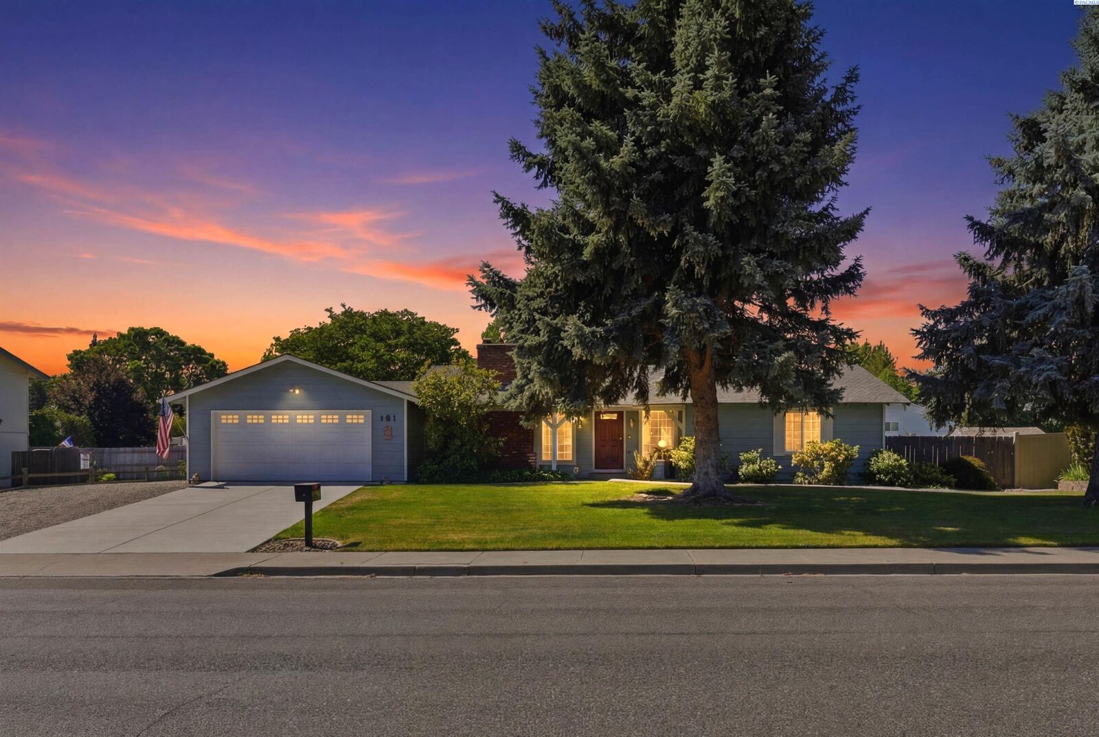Property Photo:  141 Spengler St  WA 99354 