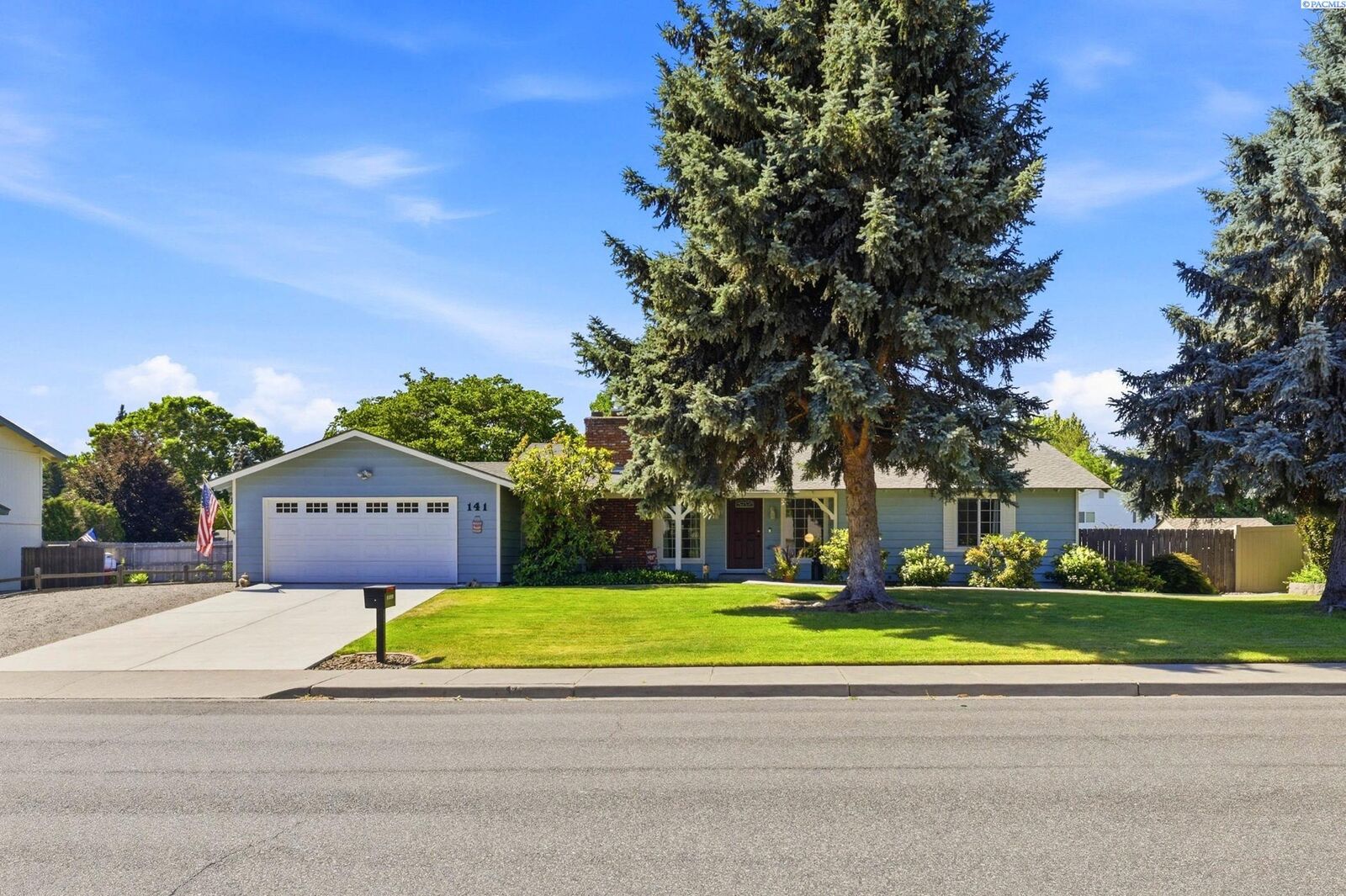 Property Photo: 141 Spengler St WA 99354