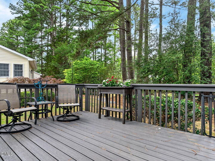 Property Photo:  386 Lyndfield Cl W  NC 27312 