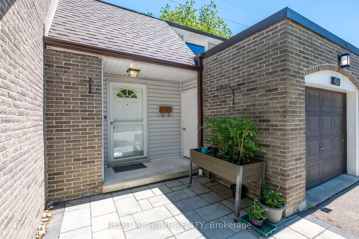 Property Photo:  2440 Bromsgrove Road 45  ON L5J 4J7 