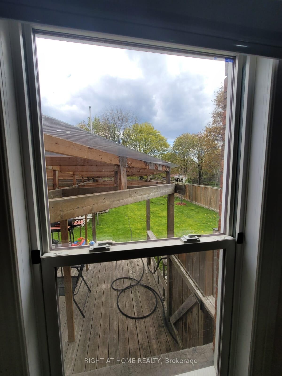 Property Photo:  289 Ballard Street S  ON L1H 3N9 