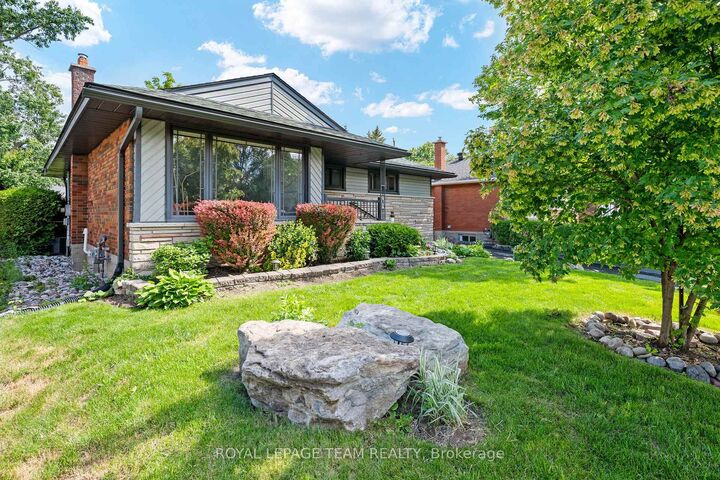 Property Photo:  879 Pleasant Park Road  ON K1G 1Z1 