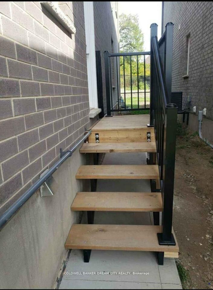 Property Photo:  158 Forest Creek Drive N (Lower)  ON N2R 0M1 