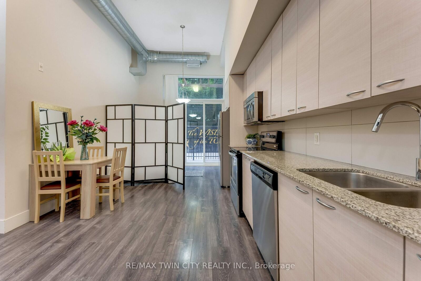 Property Photo:  253 Albert Street 103  ON N2L 3T7 