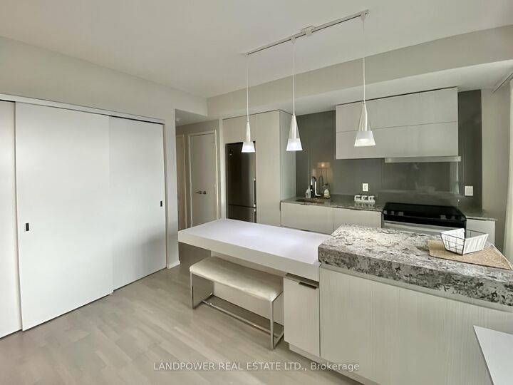 Property Photo:  101 Charles Street E 1607  ON M4Y 0A9 