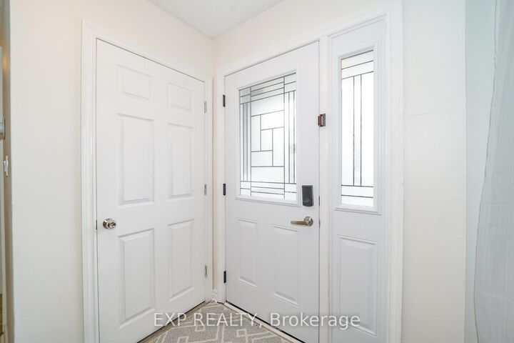 Property Photo:  246 Mary Street N  ON L1G 5C4 