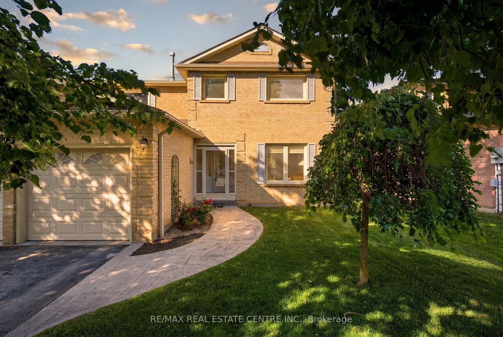 Property Photo: 23 Deer Valley Drive ON L7E 2E3