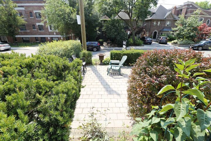 Property Photo:  6 Poplar Plains Crescent Main  ON M4V 1E8 