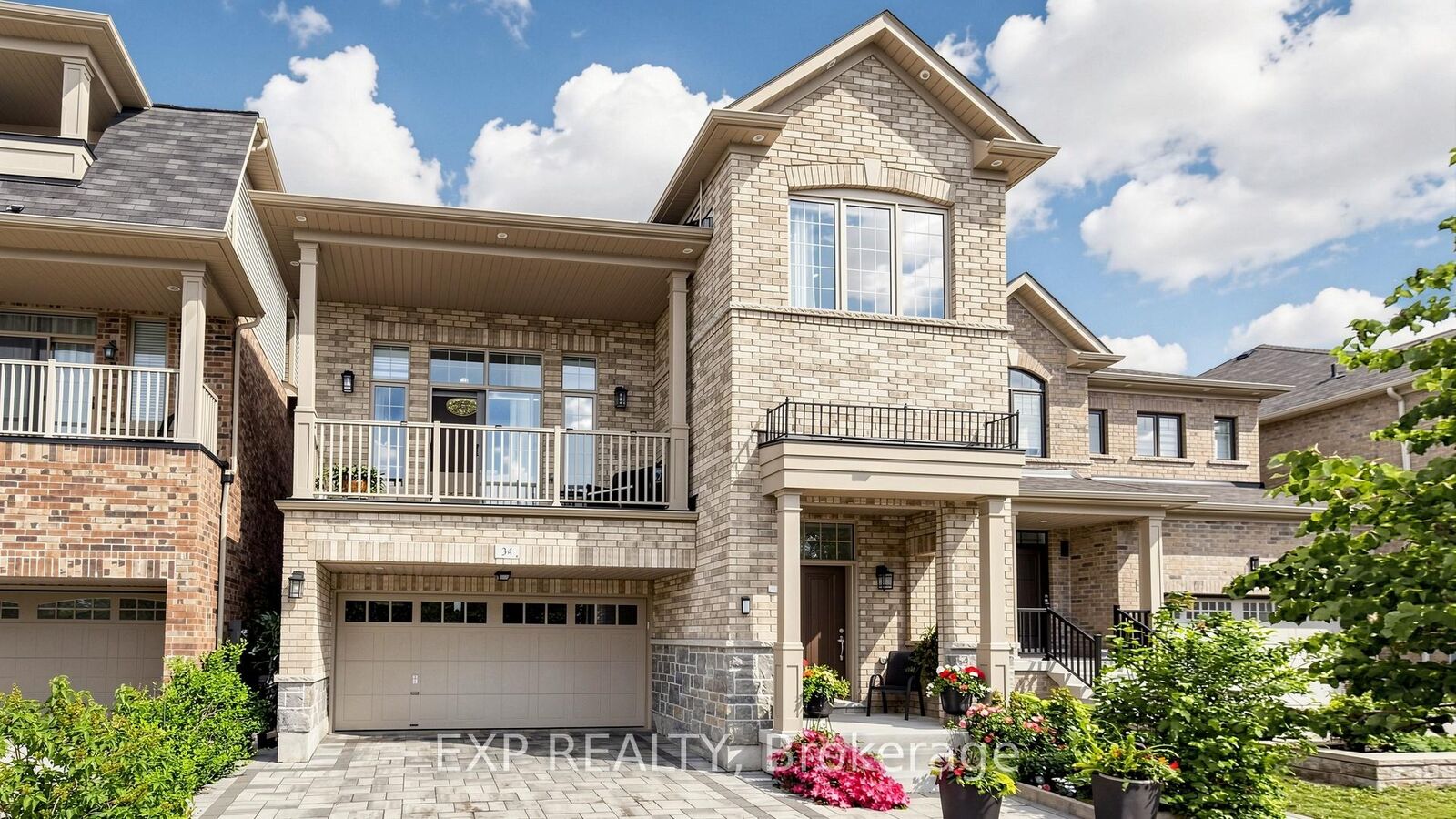 Property Photo:  34 Buttonleaf Crescent  ON L4A 4P5 