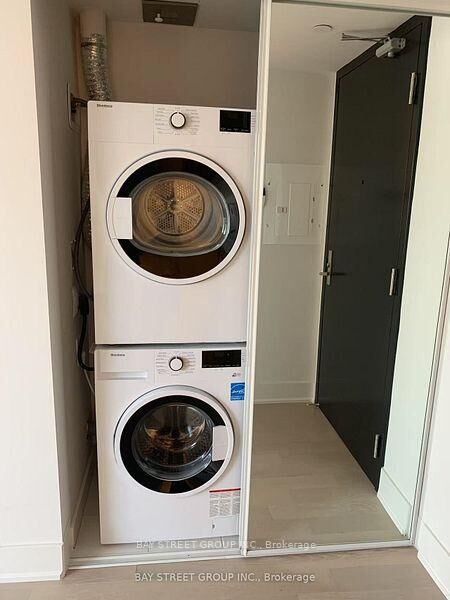 Property Photo:  955 Bay Street 2006  ON M5S 2A2 