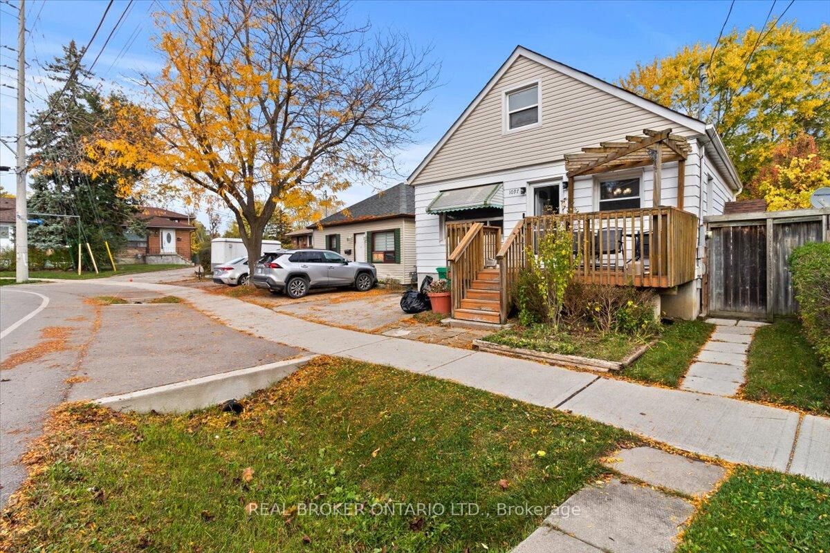 Property Photo: 1097 Enola Avenue ON L5G 4B1