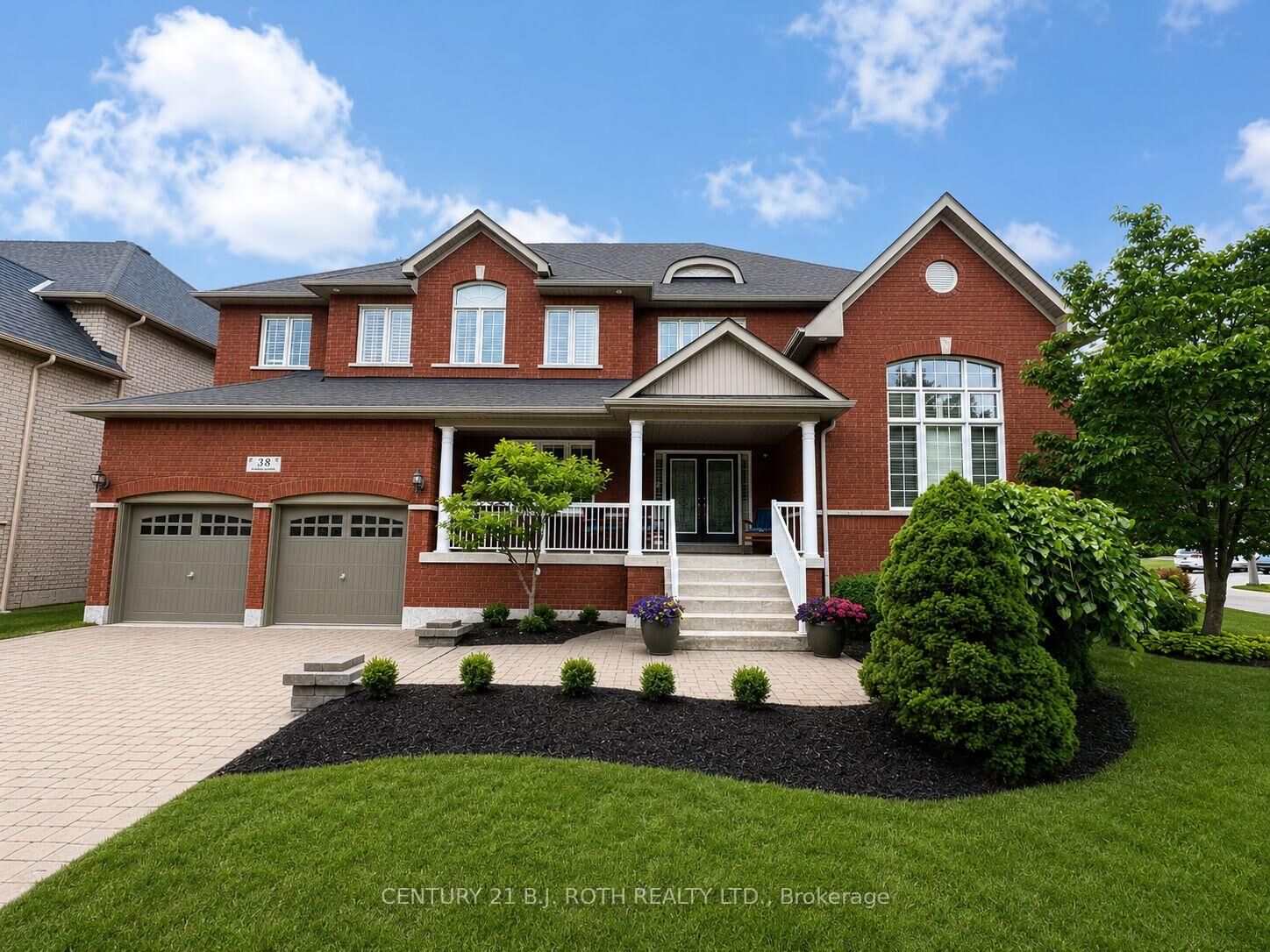 Property Photo: 38 Camelot Square ON L4M 0C3