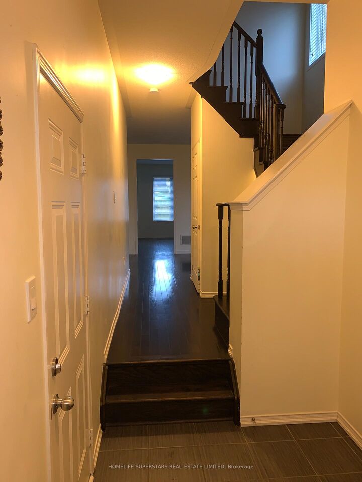 Property Photo:  72 Loftsmoor Drive W Upper  ON L6R 3R2 