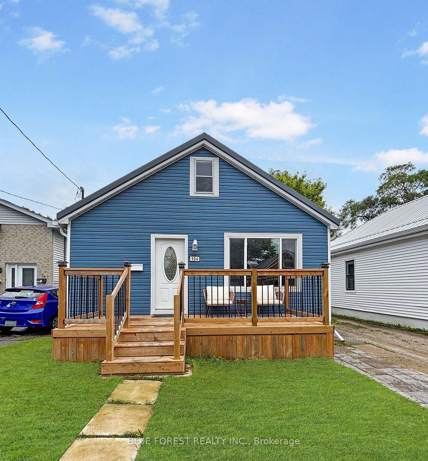 Property Photo: 104 Delaware Street ON N5Z 2N5