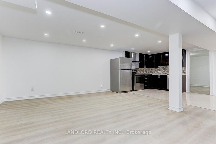 Property Photo:  3271 Chokecherry Crescent Lower  ON L5L 1B1 