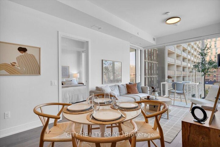 Property Photo:  664 Spadina Avenue 805  ON M5S 2H7 