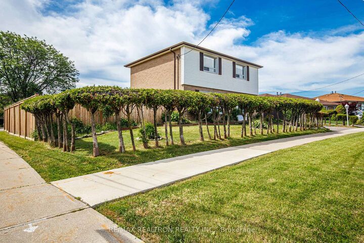 Property Photo: 62 Hullmar Drive ON M3N 2E3
