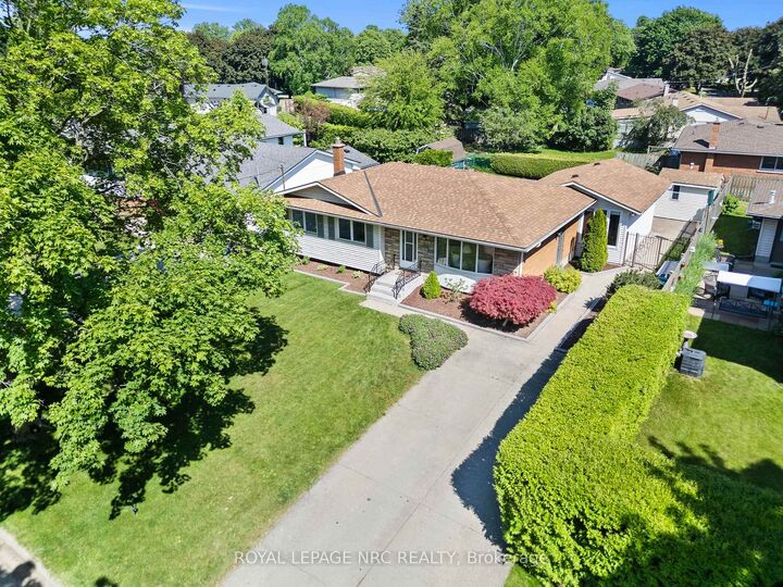 Property Photo:  116 Windward Street  ON L2M 4C6 