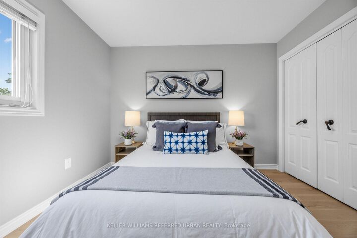 Property Photo:  350 Pickering Crescent  ON L3Y 8G7 